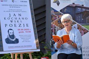 Kobieta czyta książkę obok plakatu Narodowego Czytania poezji Jana Kochanowskiego